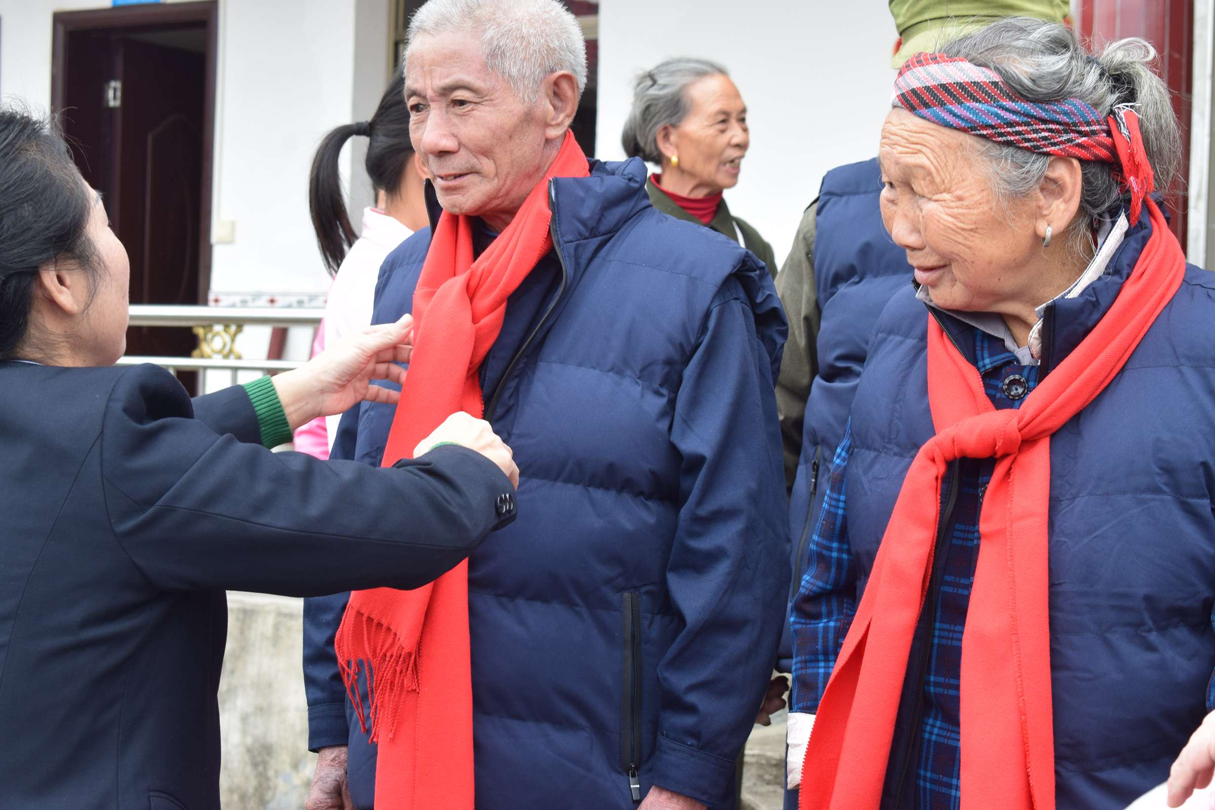 在井冈山黄坳敬老院送温暖活动
